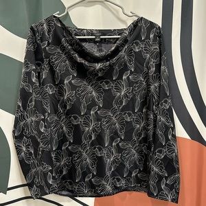 XS Ann Taylor Silky floral patterned black and white long-sleeve blouse.